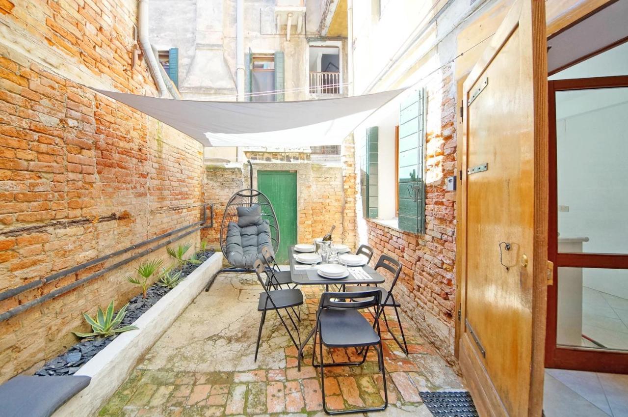 Gondola View Apartment Венеция Экстерьер фото