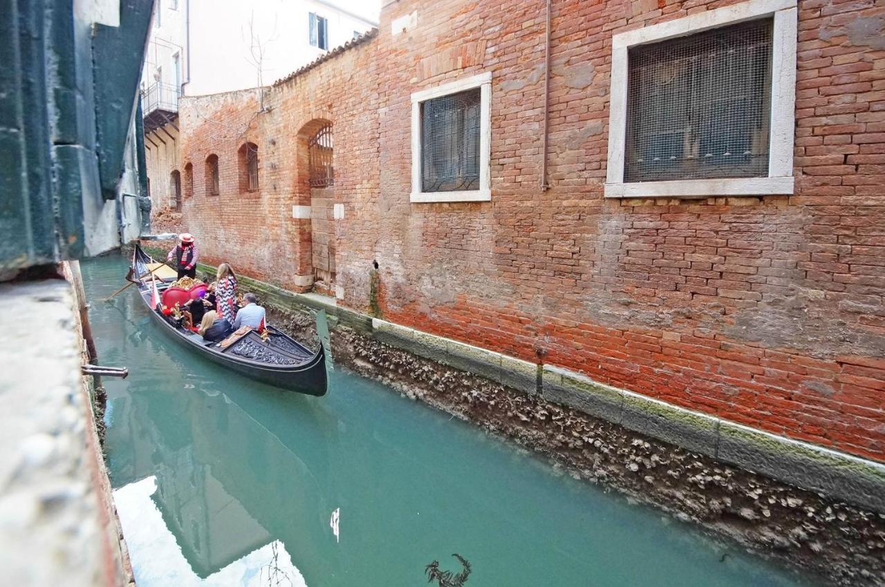 Gondola View Apartment Венеция Экстерьер фото
