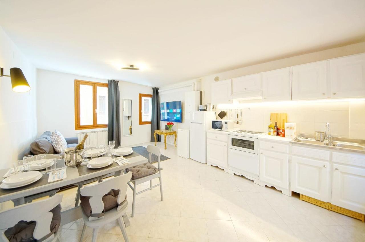 Gondola View Apartment Венеция Экстерьер фото