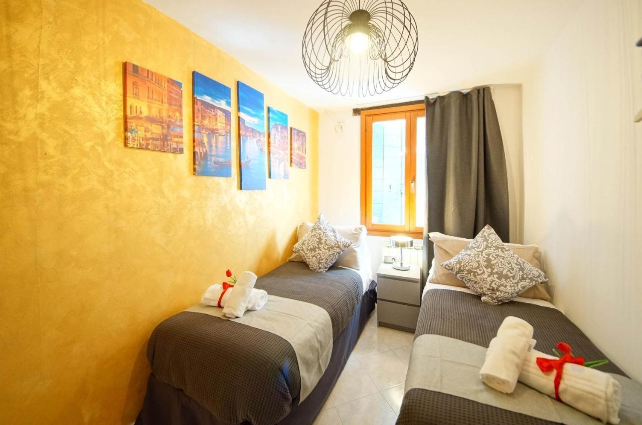 Gondola View Apartment Венеция Экстерьер фото