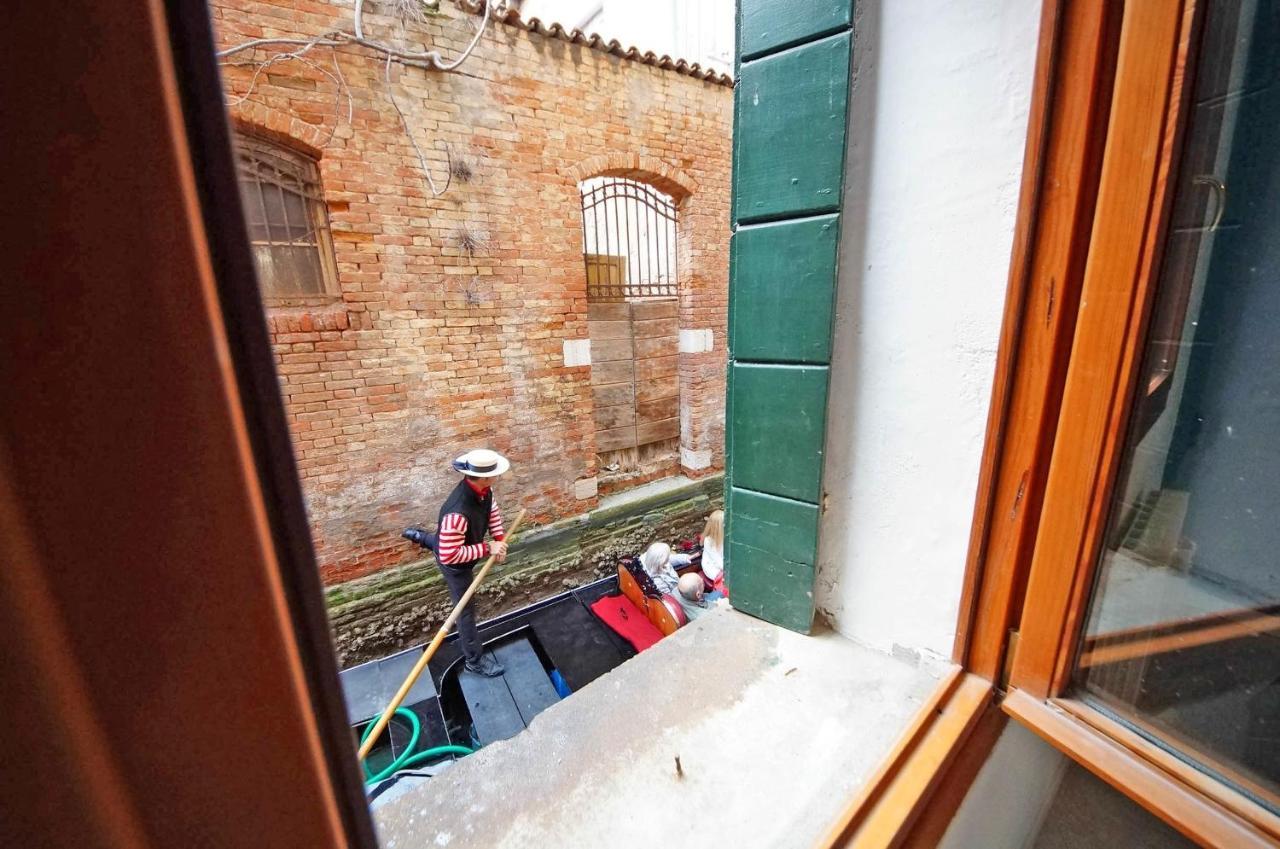 Gondola View Apartment Венеция Экстерьер фото