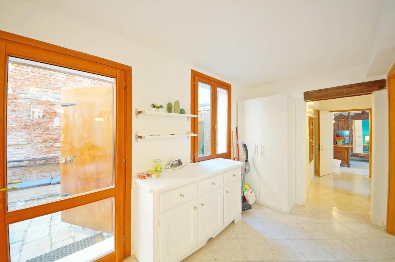 Gondola View Apartment Венеция Экстерьер фото